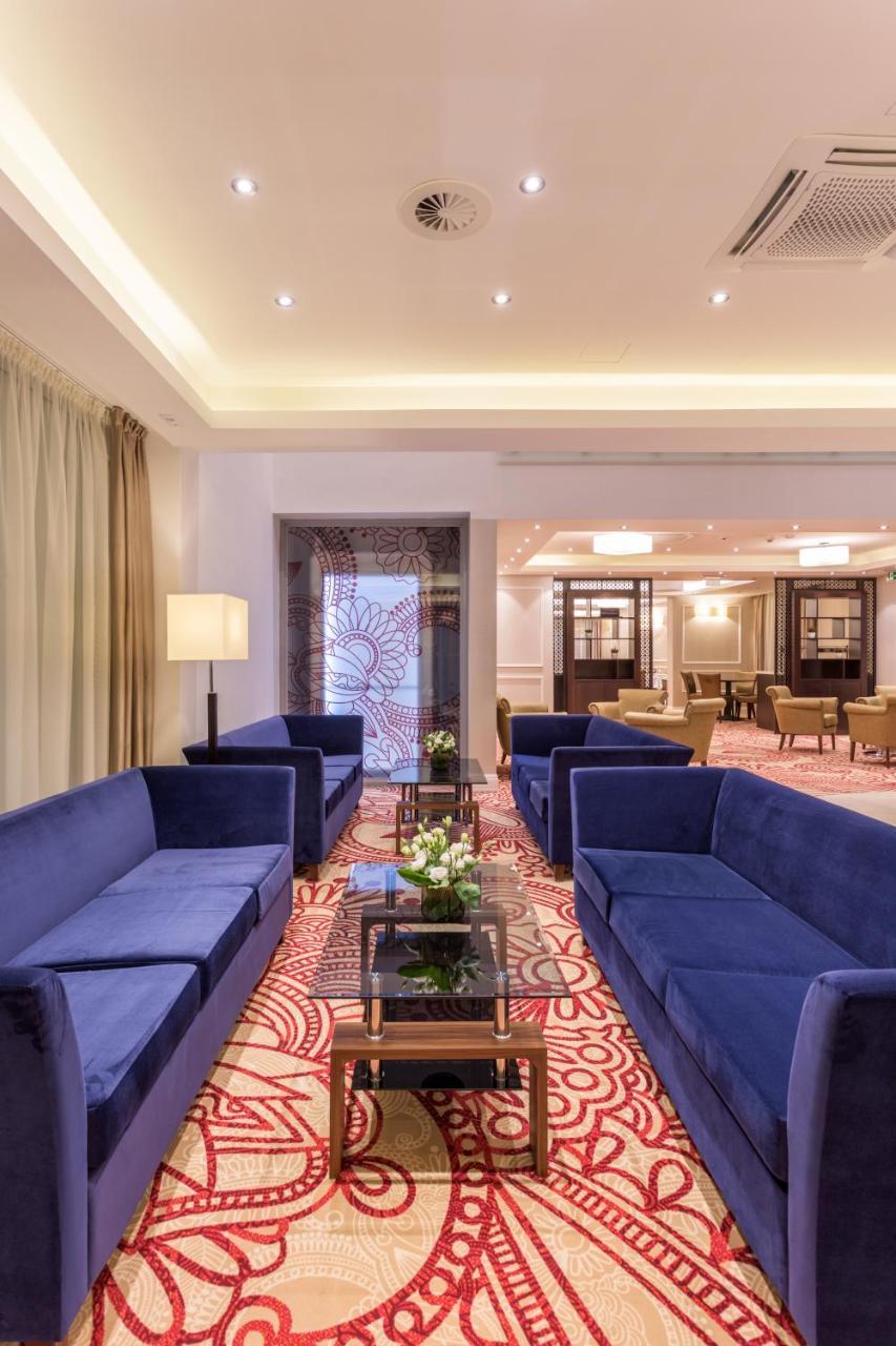 Outlet Hotel